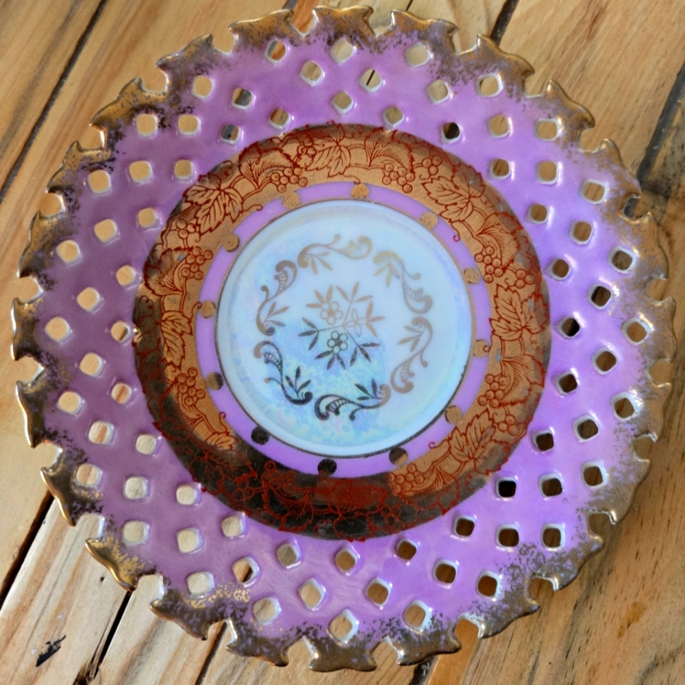 Very fine China plate
